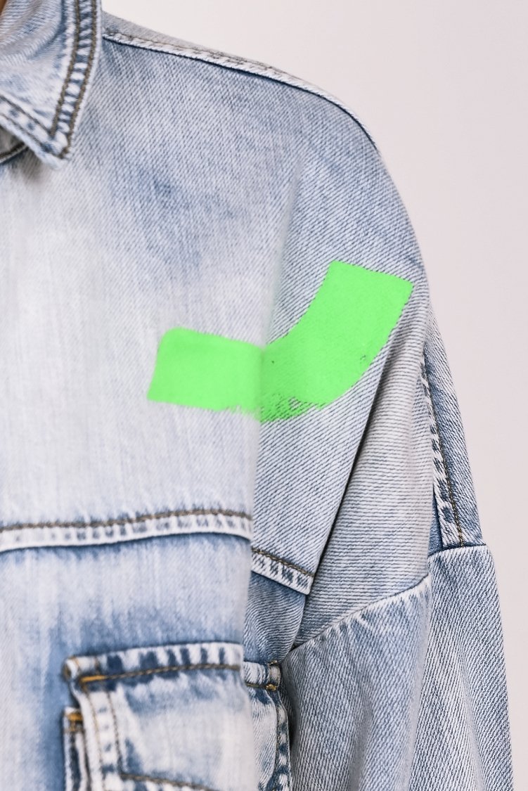 Jean jacket με χρωματιστά γράμματα