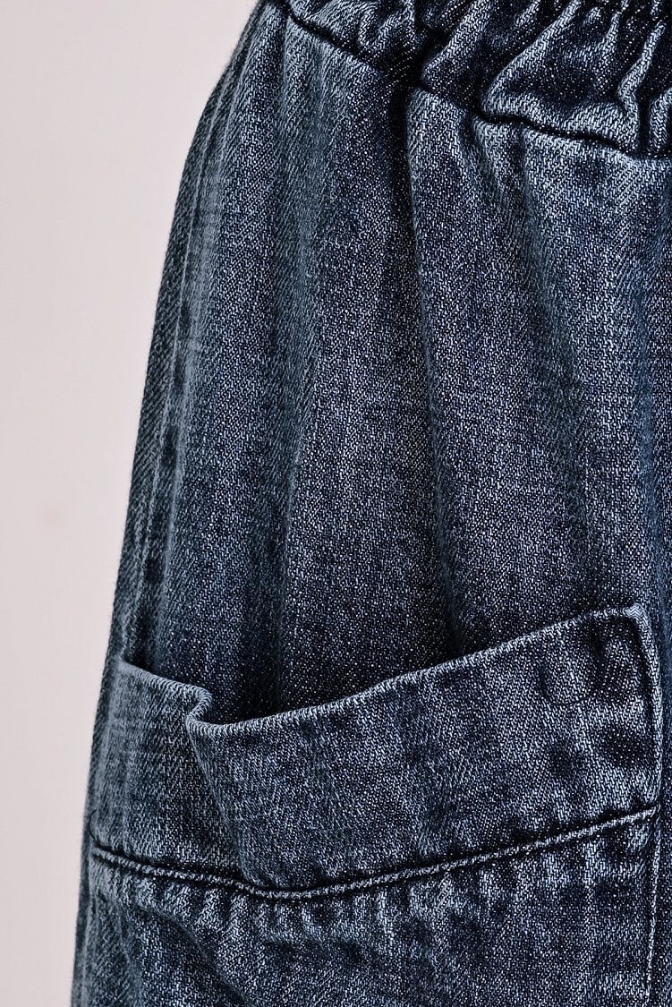 Παντελόνι barrel jean με εξωτερικές τσέπες