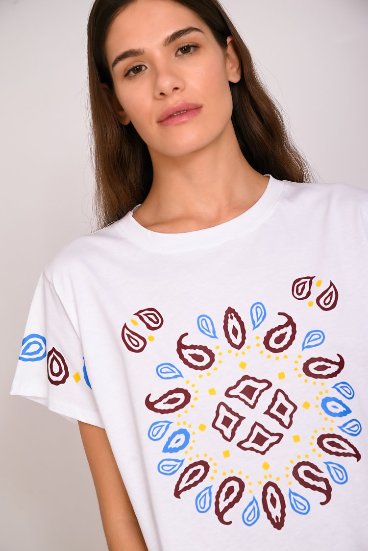 T-shirt με στάμπα λαχούρια