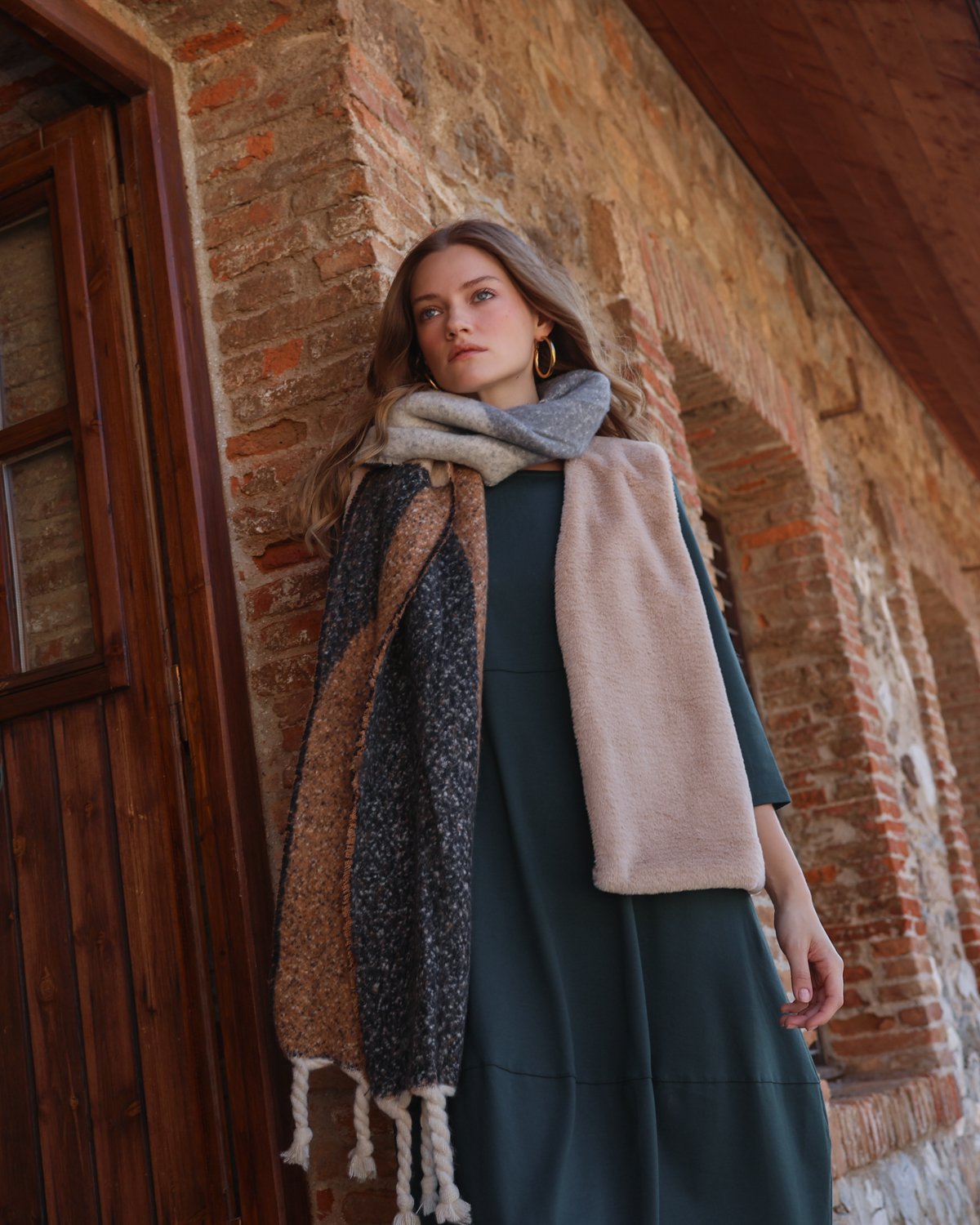 faux fur και φόρεμα