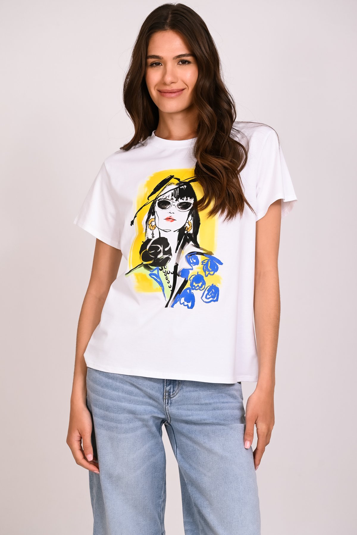 T-shirt στάμπα κοπέλα με καπέλο