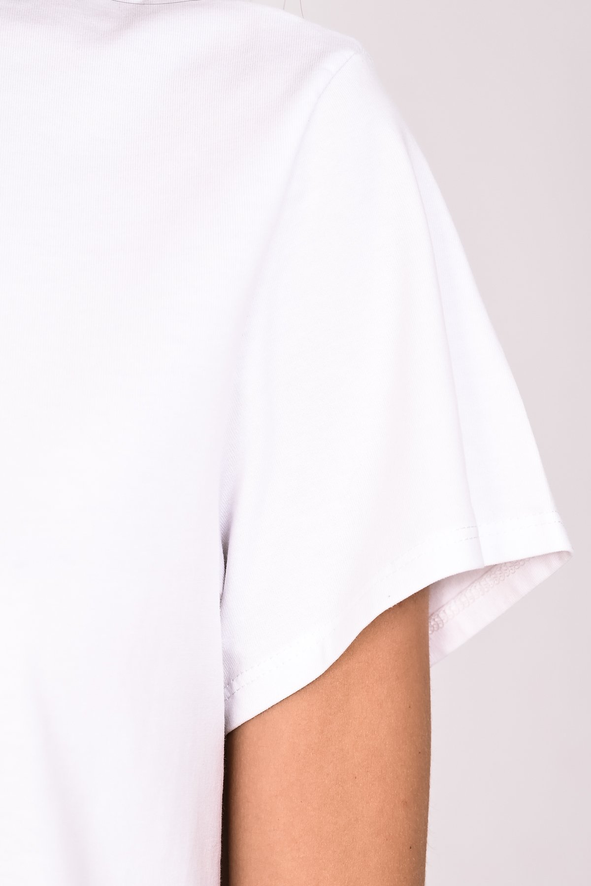 T-shirt στάμπα κοπέλα με καπέλο