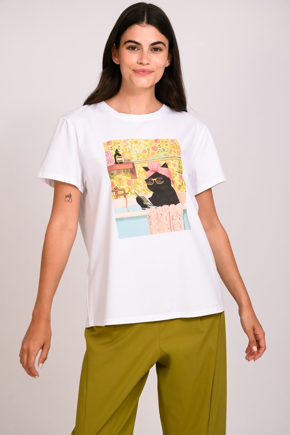 T-shirt με στάμπα γάτα στο μπάνιο