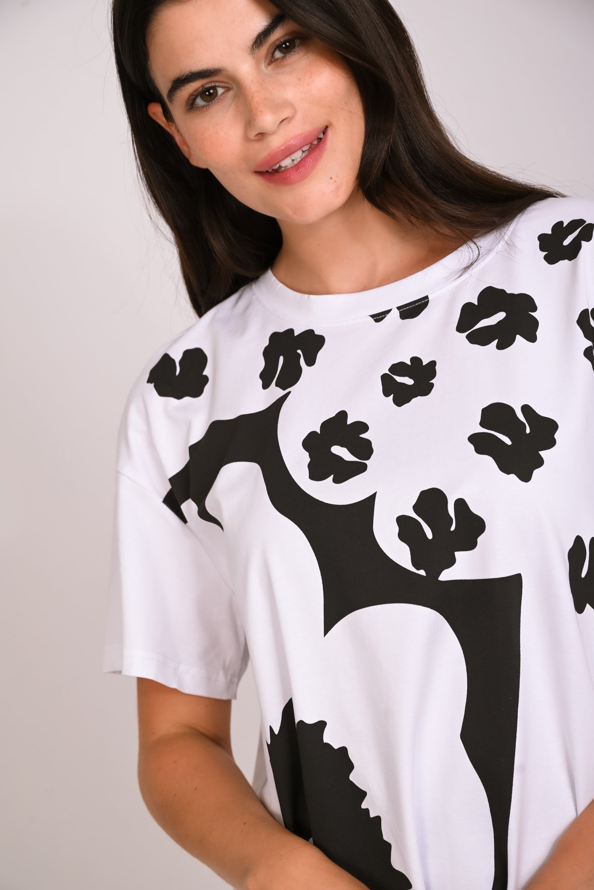 T-shirt με λουλούδια