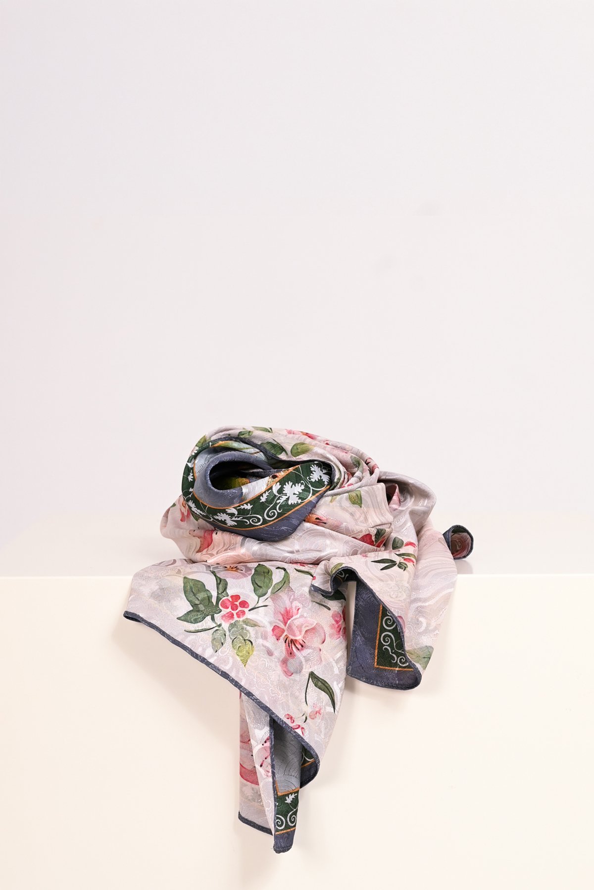 Φουλάρι floral με μετάξι